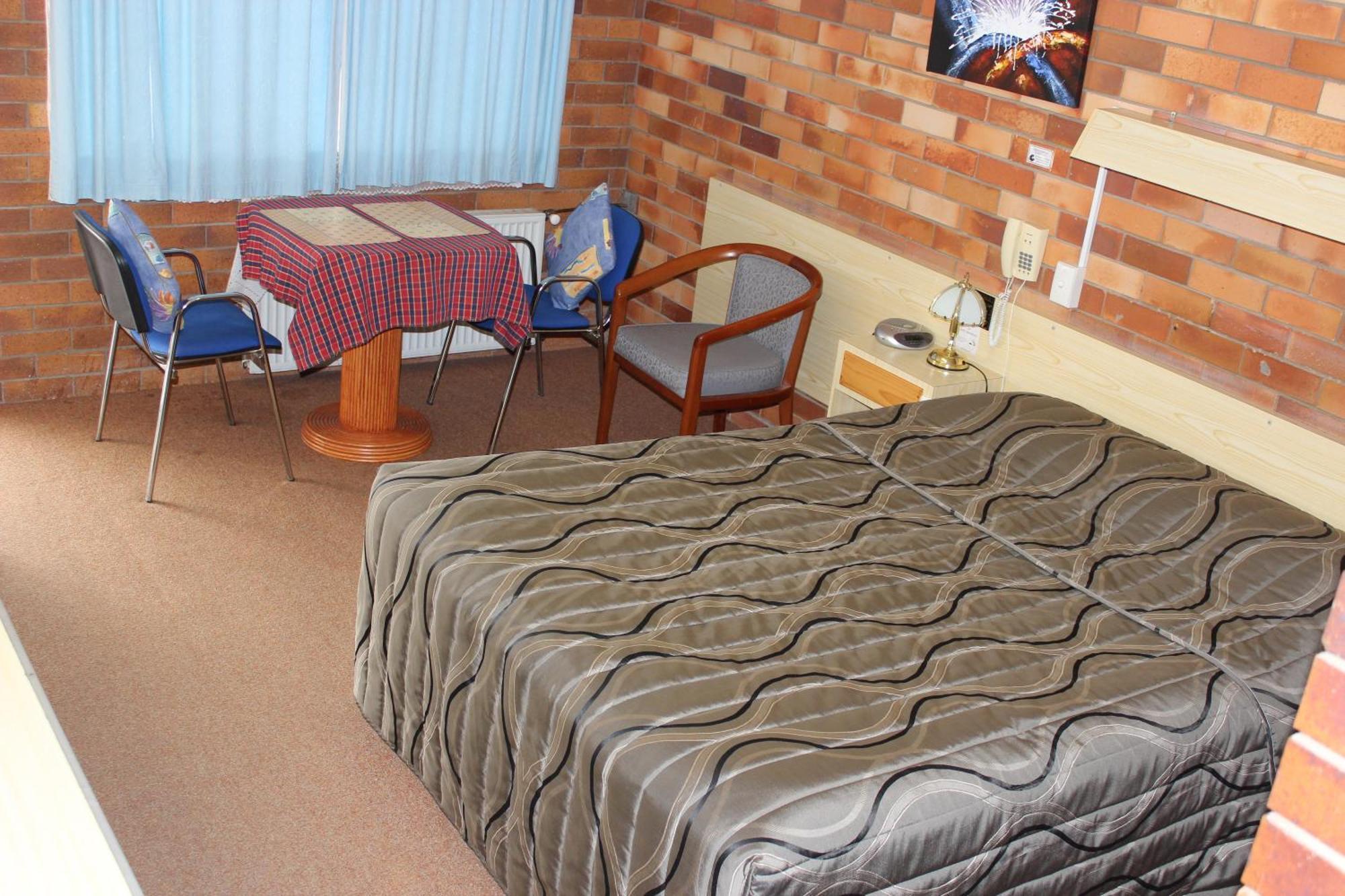 Glen Innes Lodge Motel Room photo