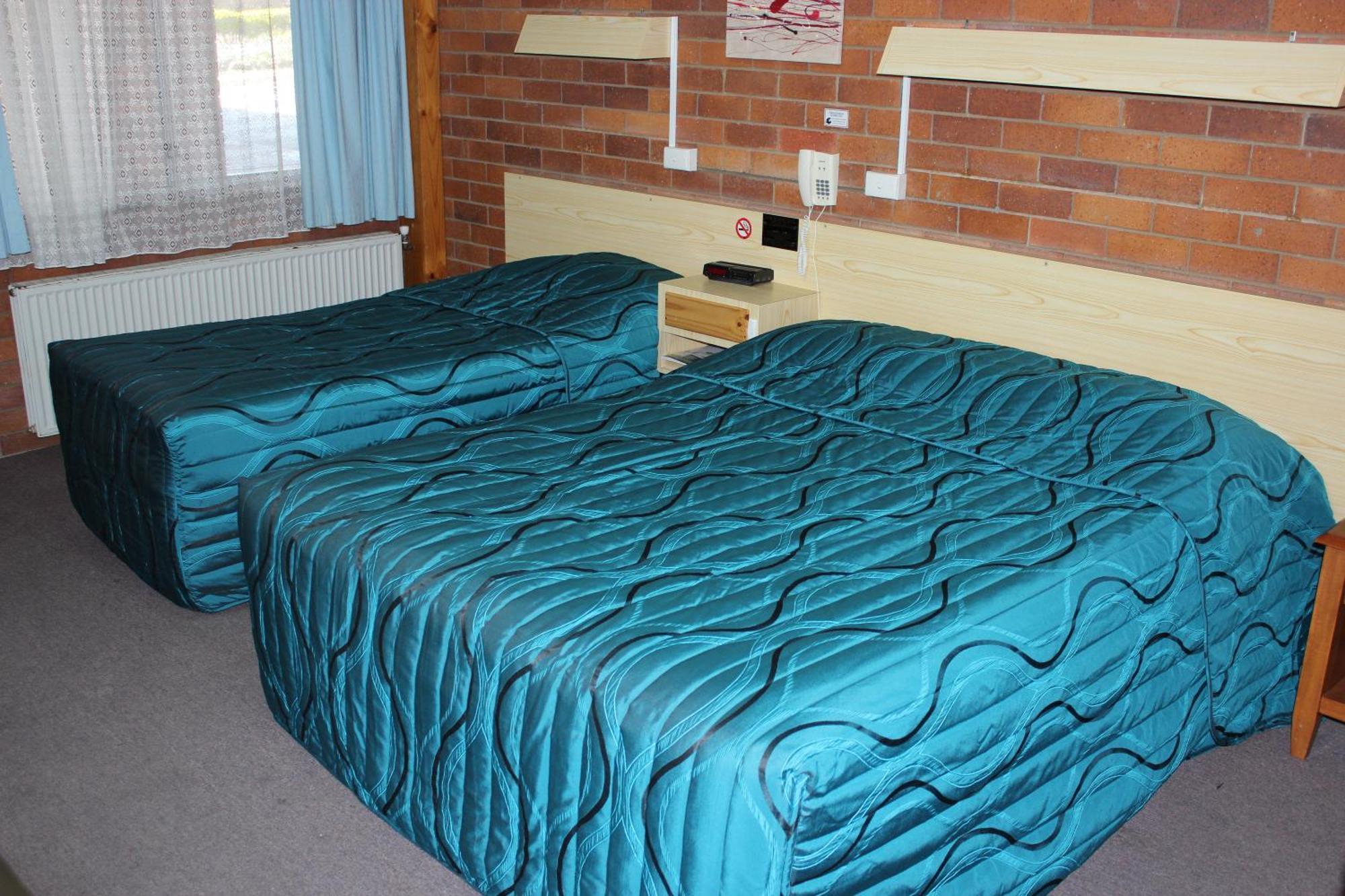 Glen Innes Lodge Motel Room photo