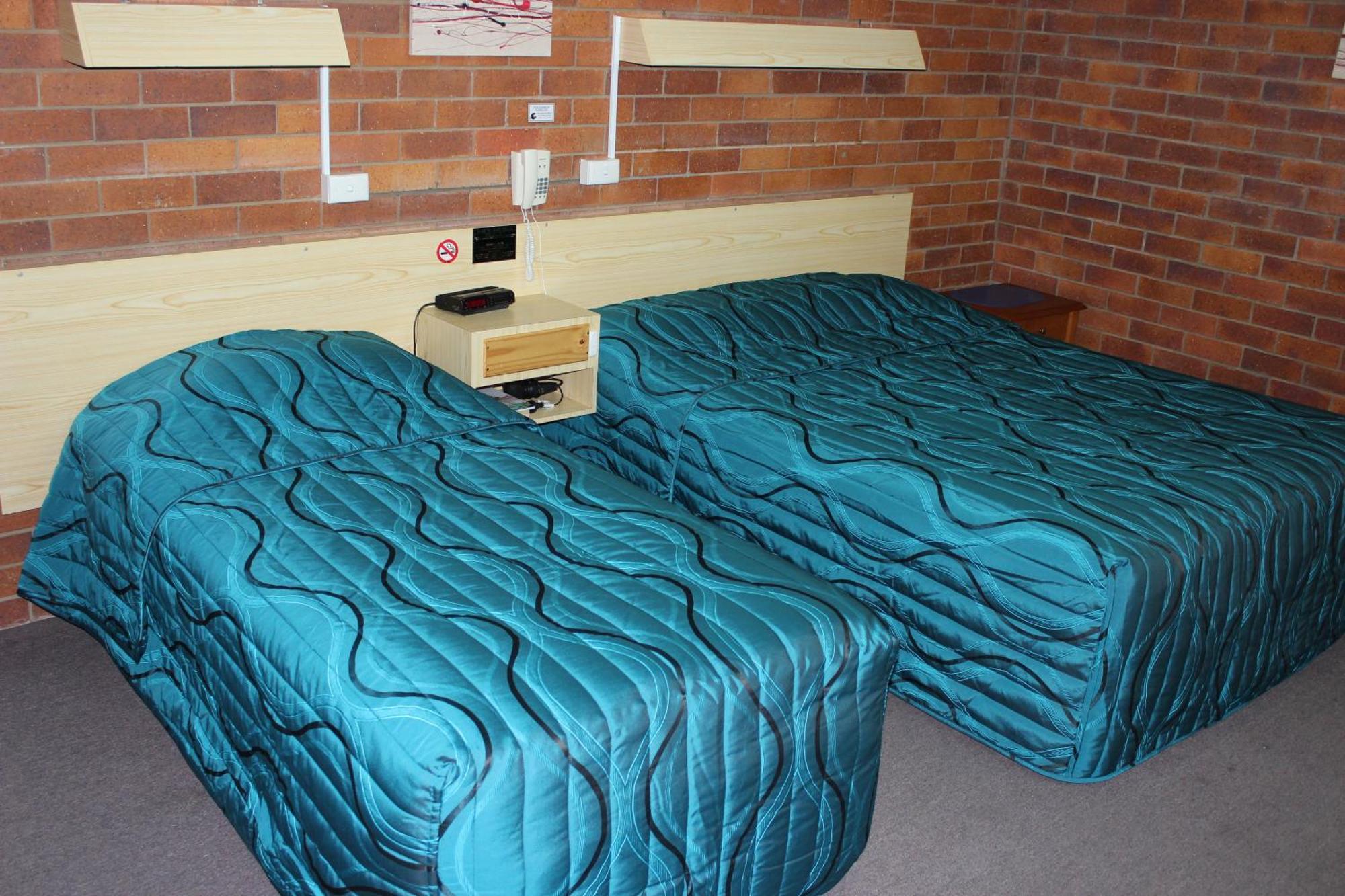 Glen Innes Lodge Motel Room photo
