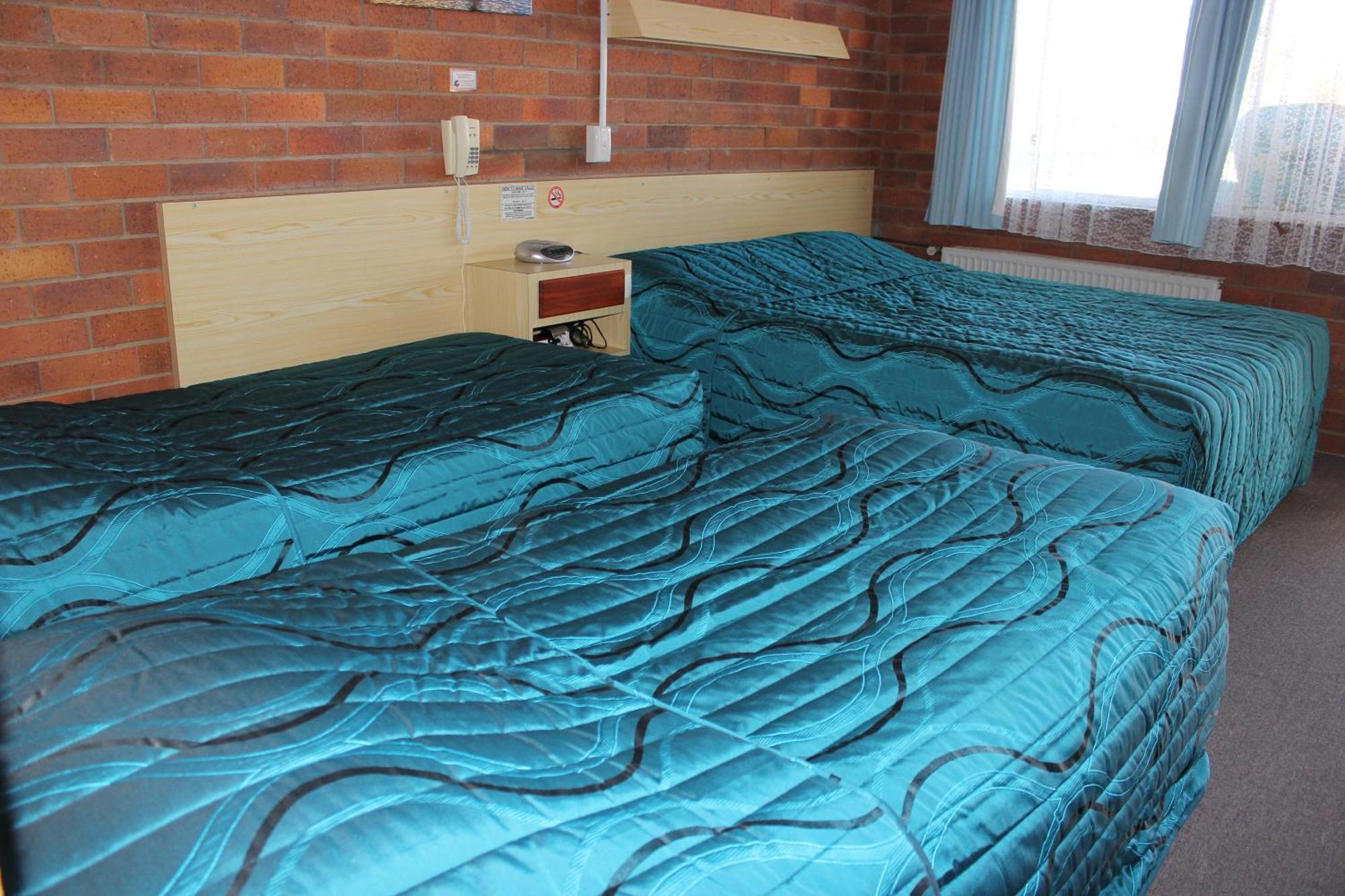 Glen Innes Lodge Motel Room photo