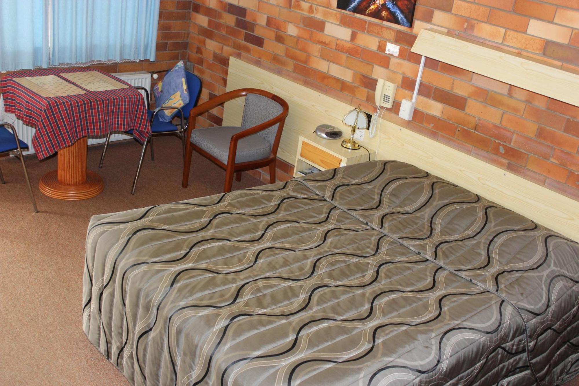 Glen Innes Lodge Motel Room photo