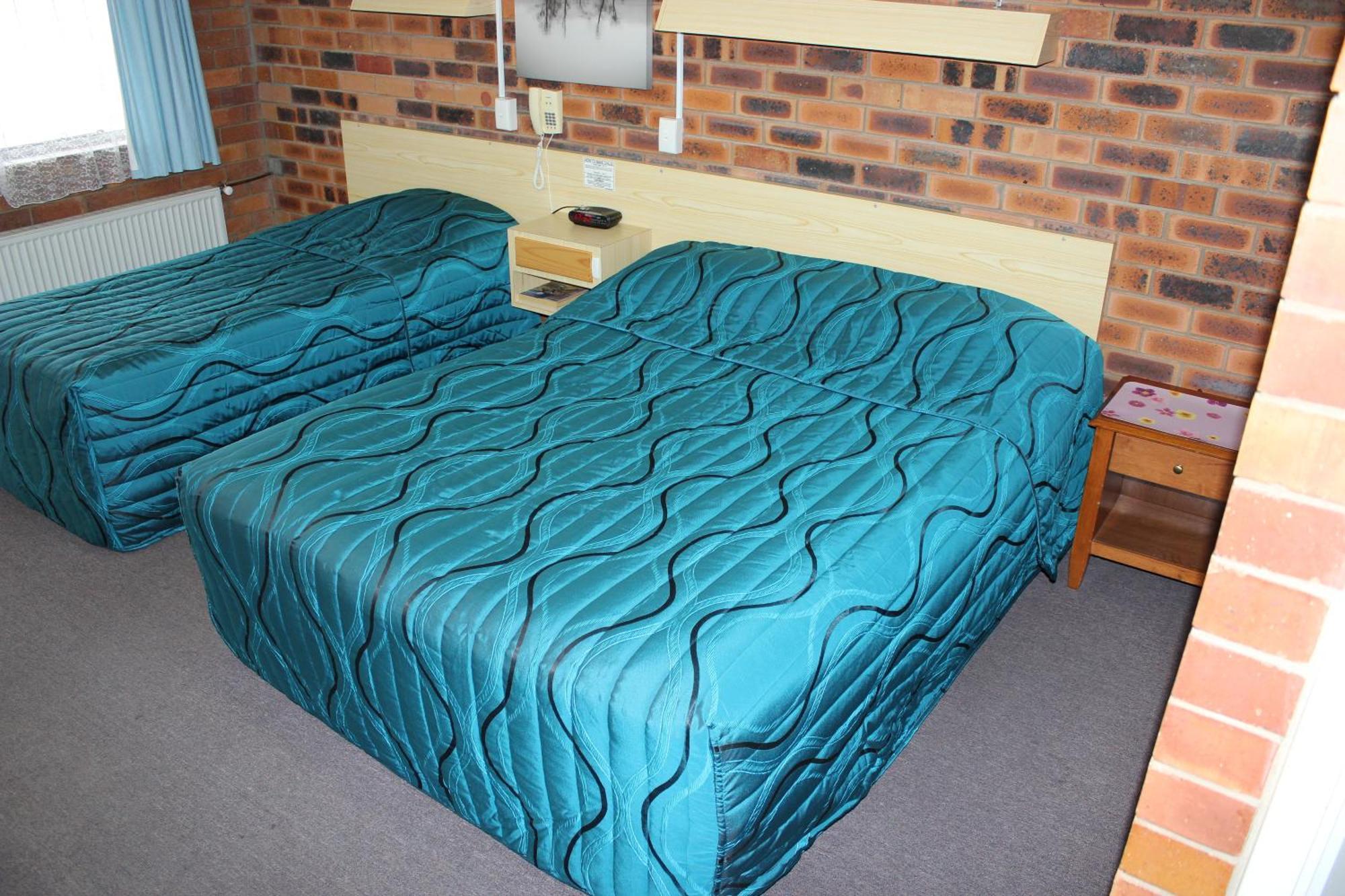 Glen Innes Lodge Motel Room photo
