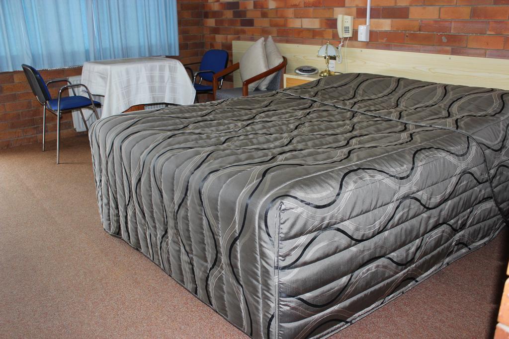 Glen Innes Lodge Motel Room photo